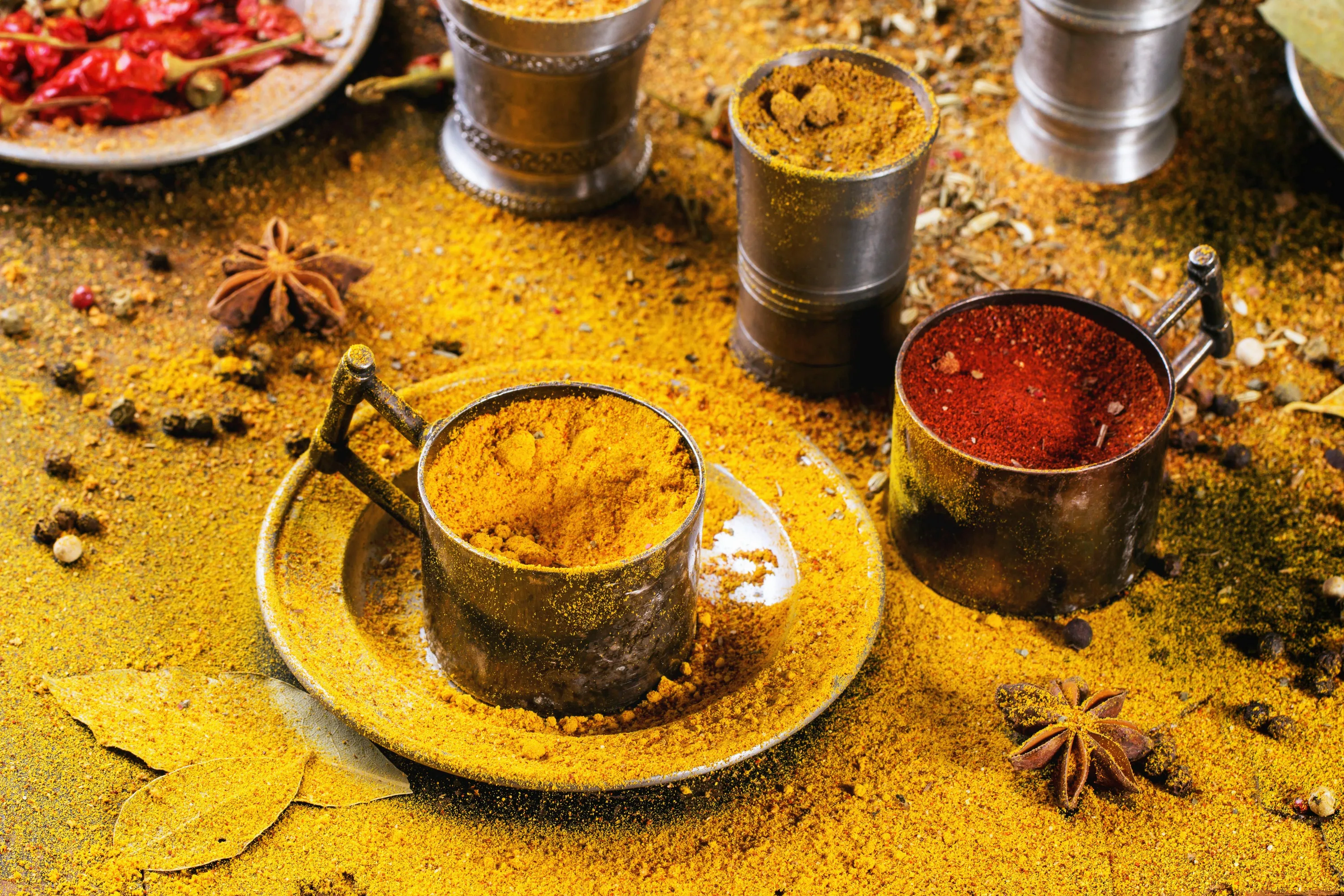 Curcuma aurie și alte condimente ayurvedice